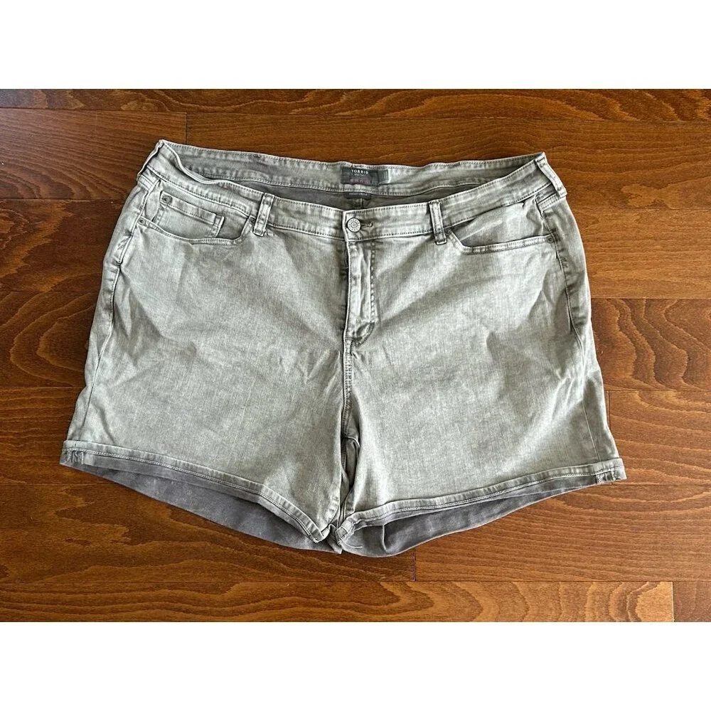 Torrid Size 24 Boyfriend Vintage Stretch Mid-Rise 5 Inch‎ Jean Shorts Smokestack